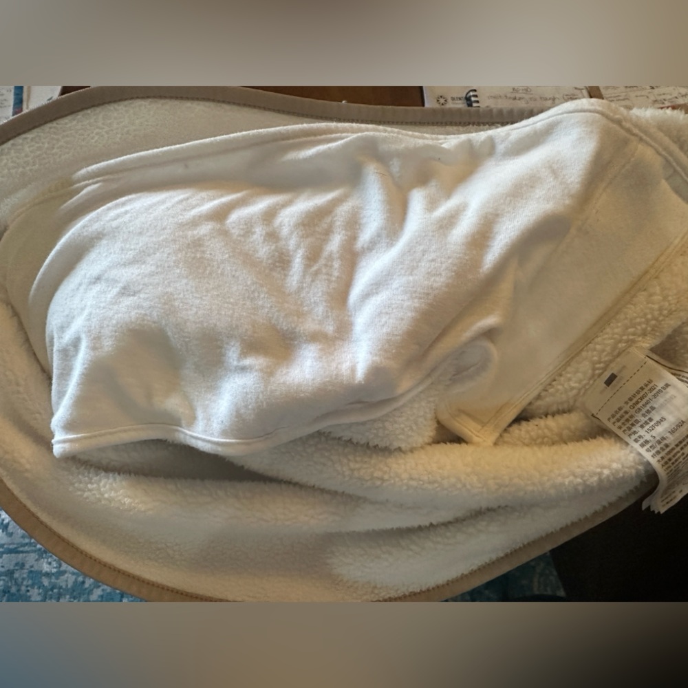 SOLD ON XPOSTAbercrombie & Fitch Cream & Tan Quilted Pullover. Small. EUC. - Picture 16 of 16